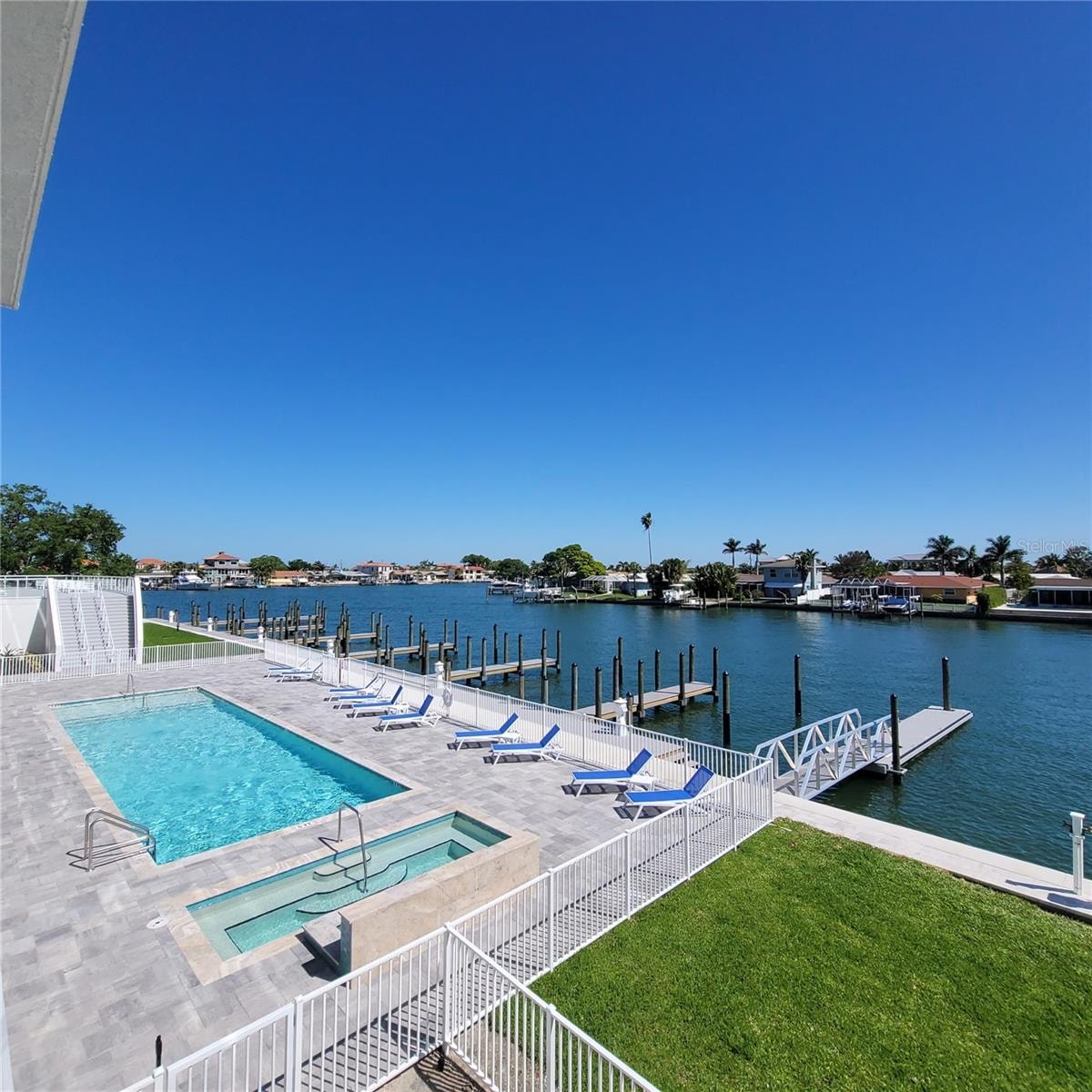 415 Island Way #201