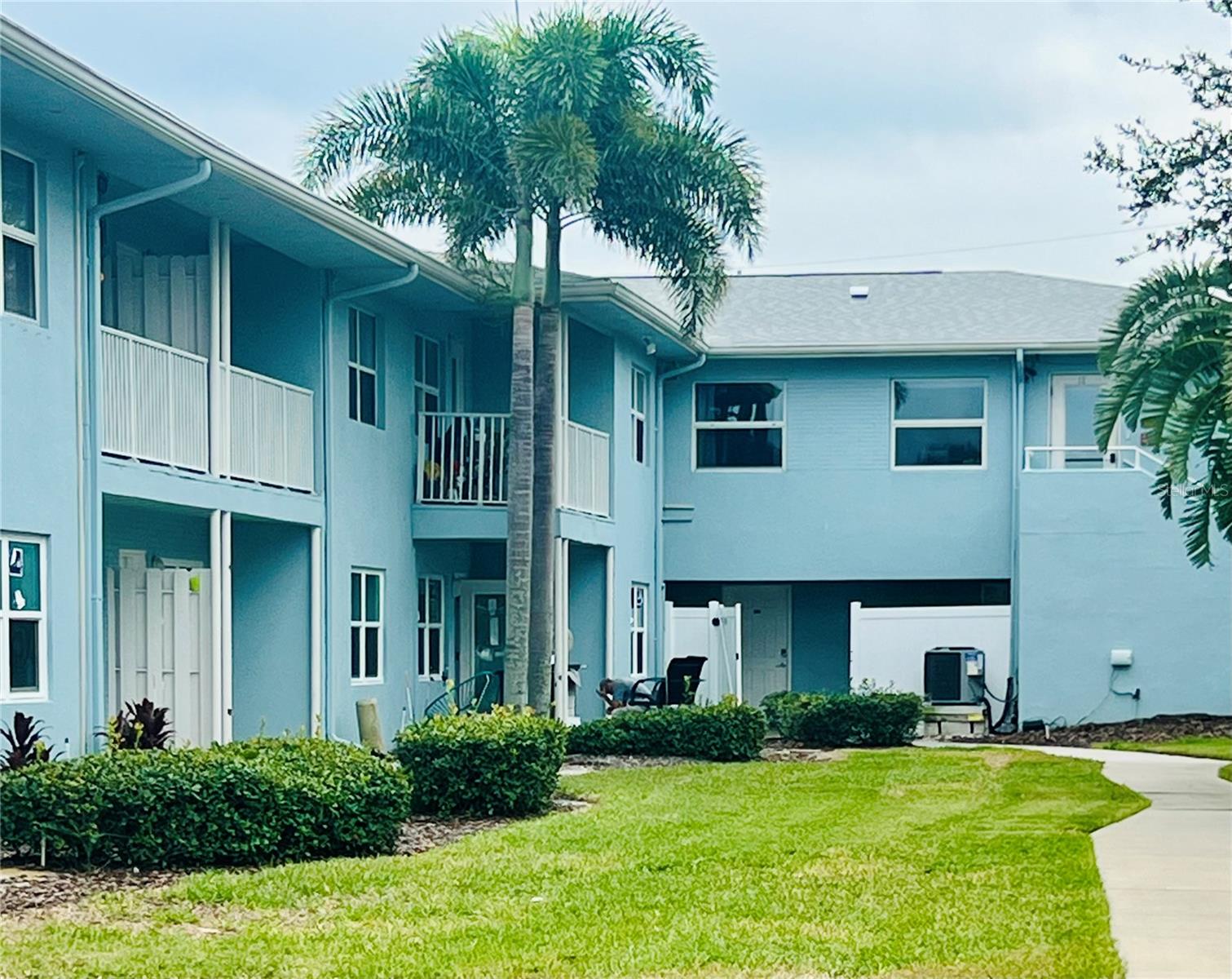 300 Venetian Dr #3