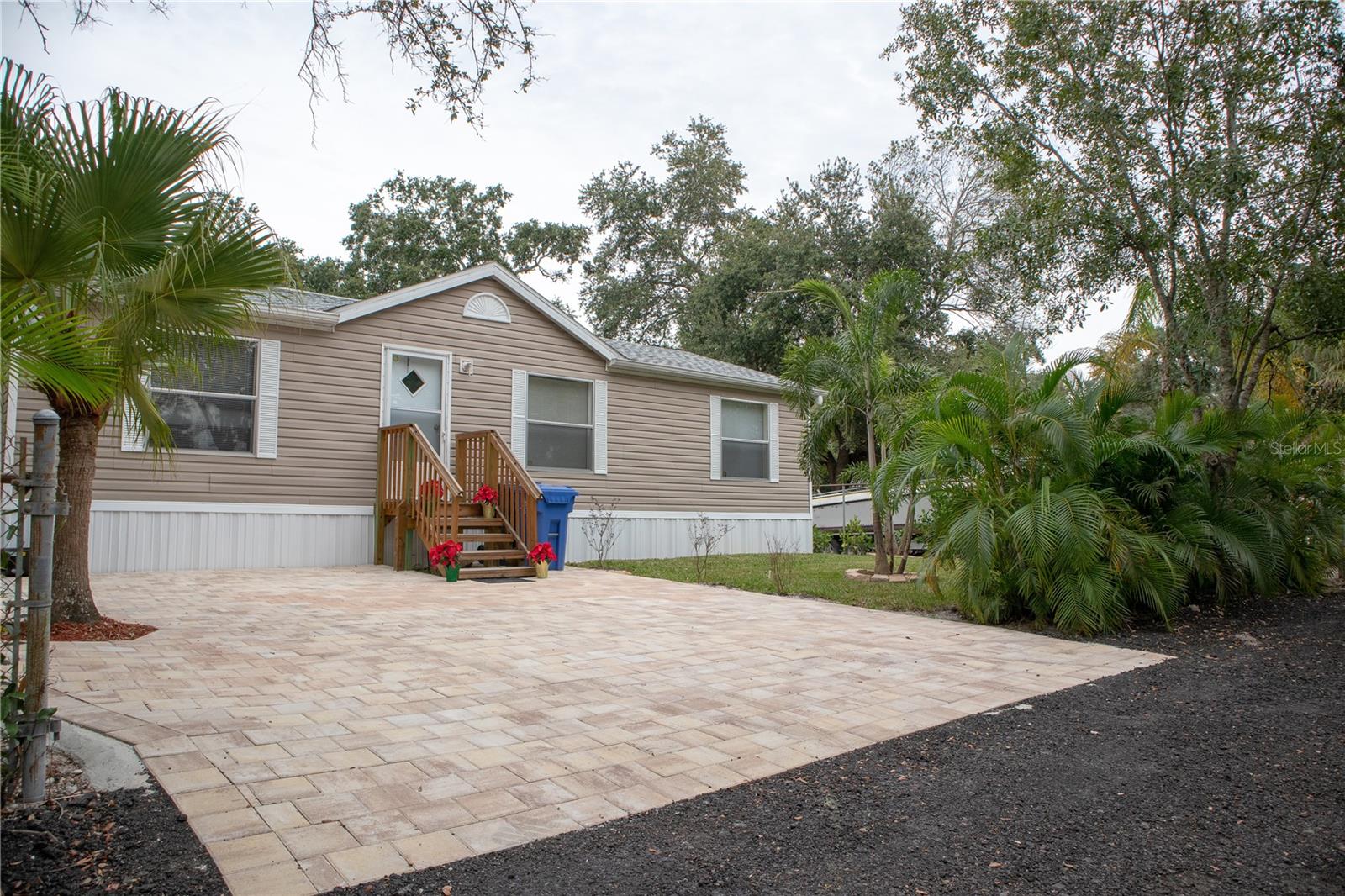 5823 Barry Ln