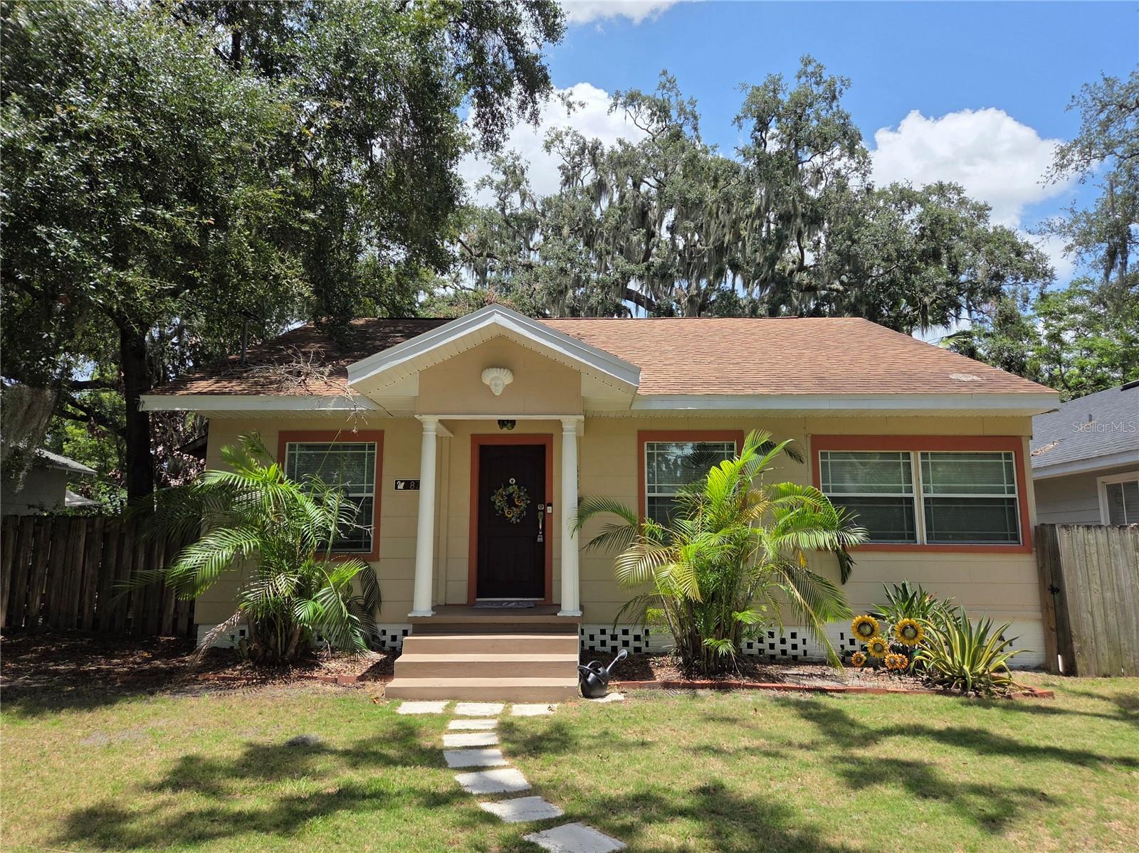 828 Osceola St