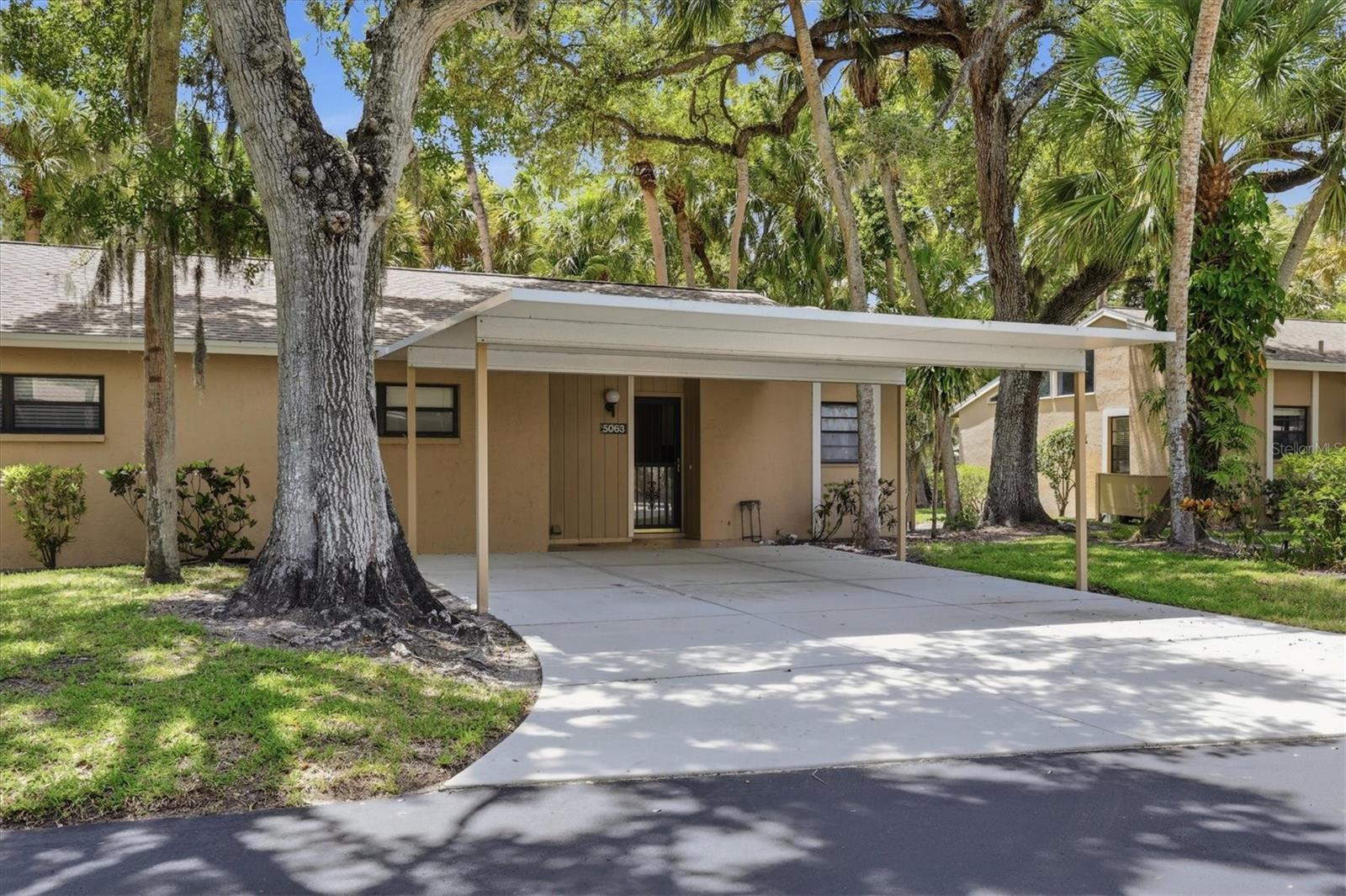 5063 Village Gardens Dr #9