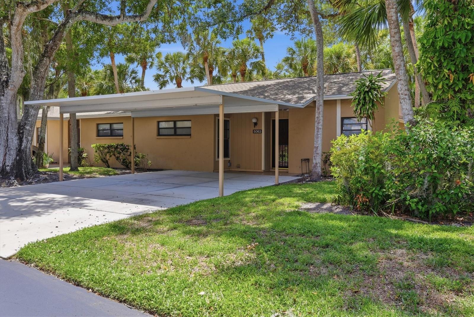 5063 Village Gardens Dr #9
