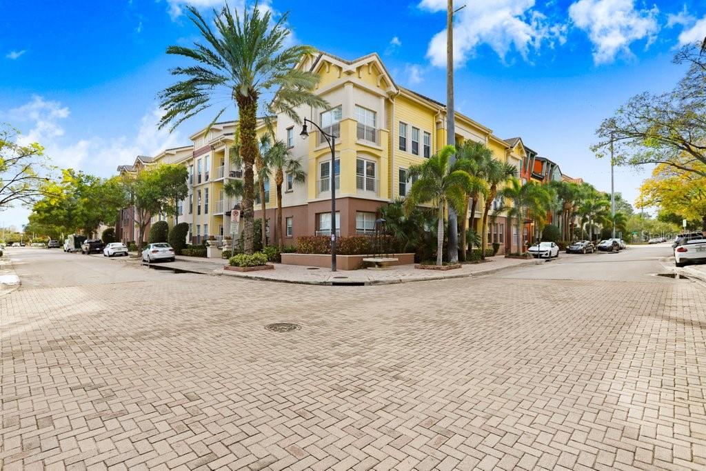 2440 W Horatio St #1012
