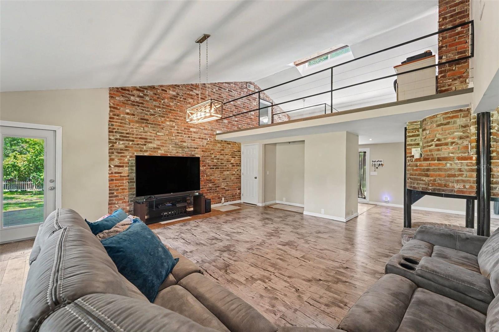 434 Hamlin Way