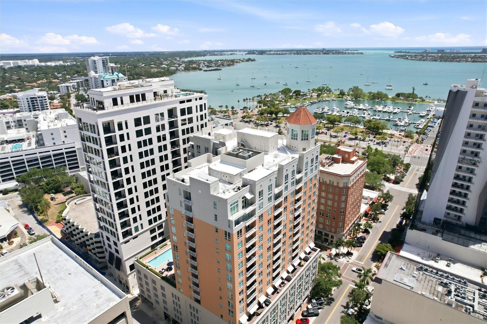 1350 Main St #707