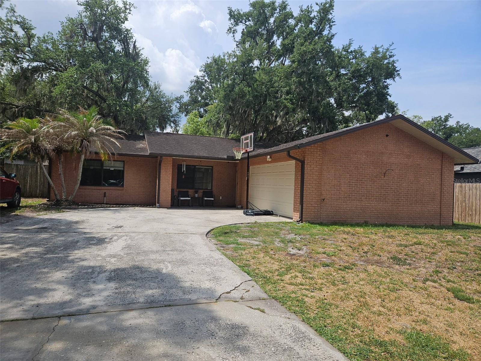 3721 Coppertree Cir