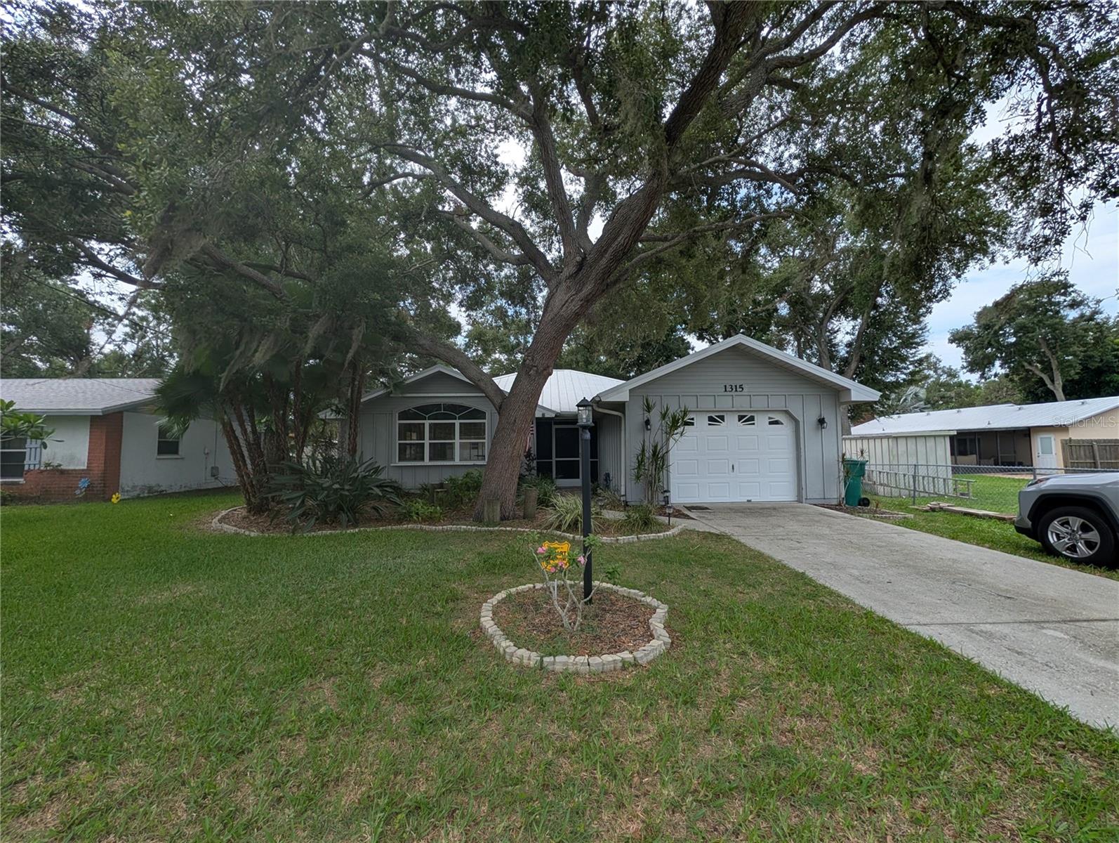 1315 8th St W