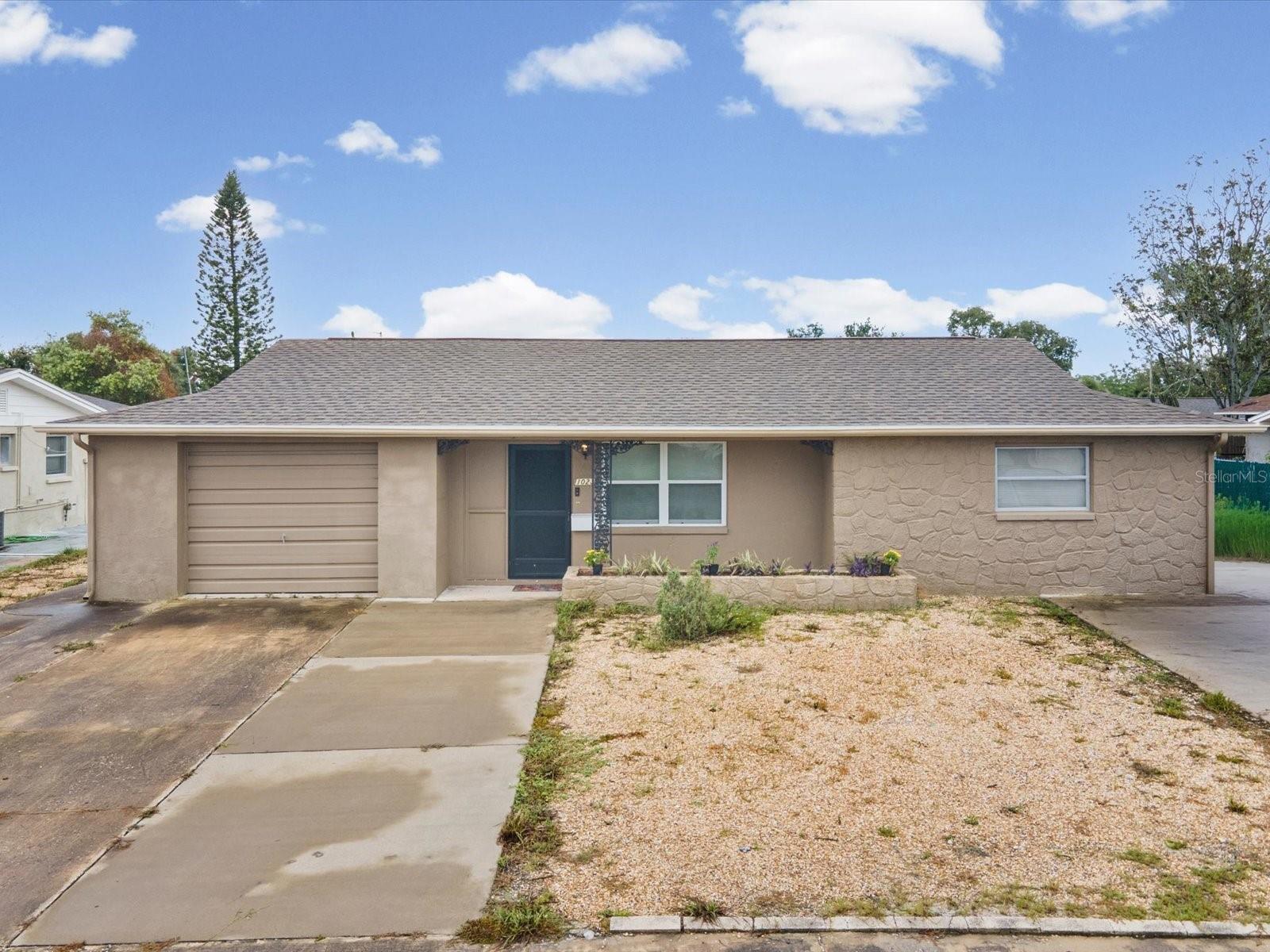 1023 Viking Dr