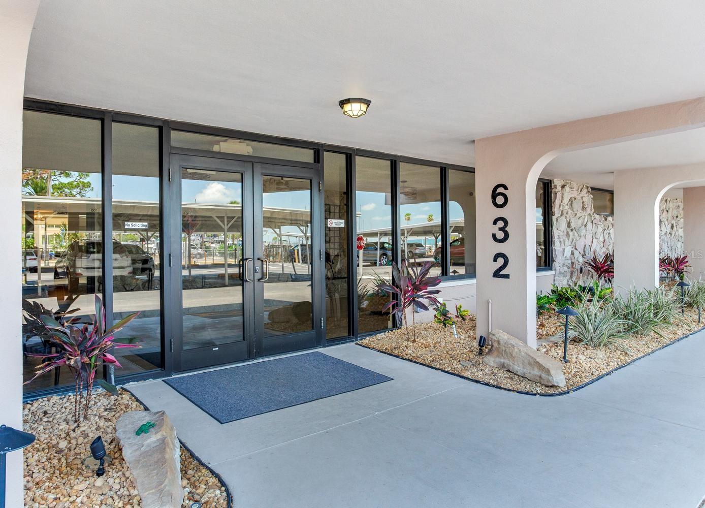 632 Edgewater Dr #736