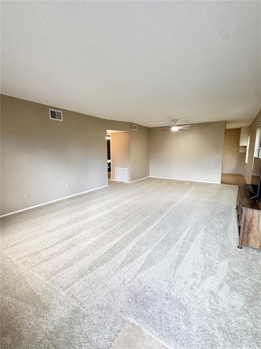 2402 Ecuadorian Way #40