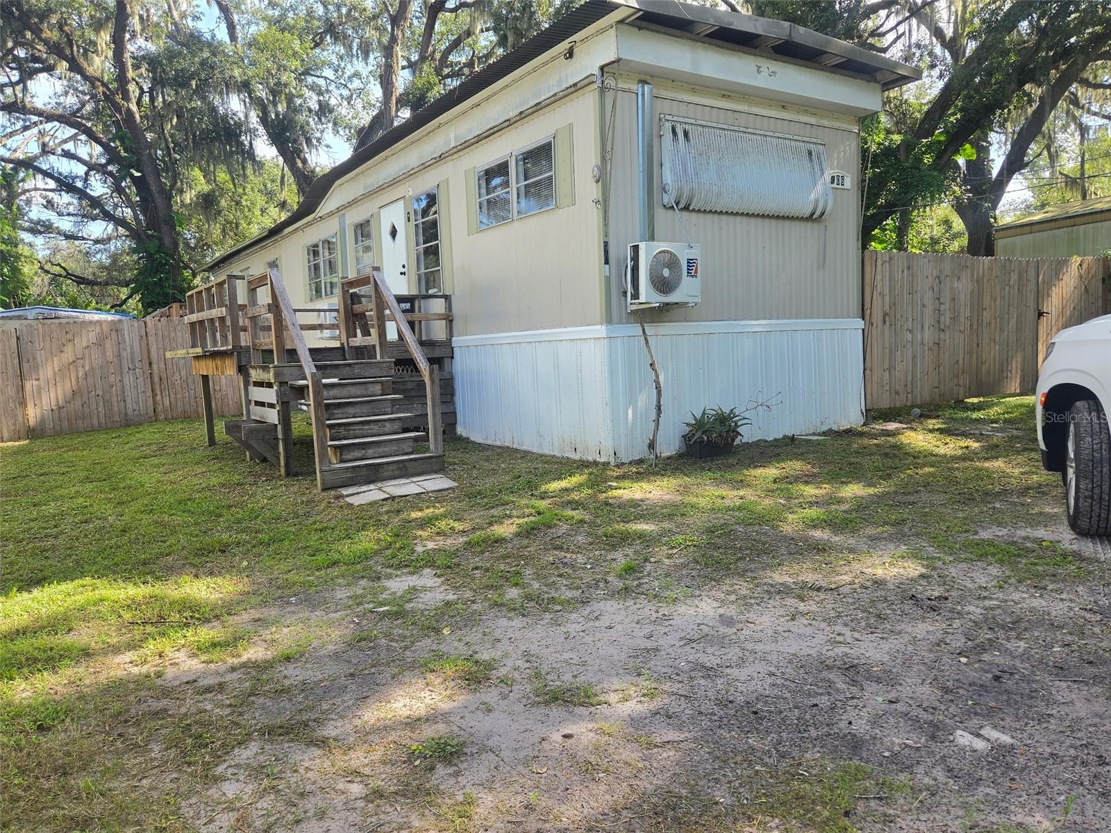 906 Estelle Ave