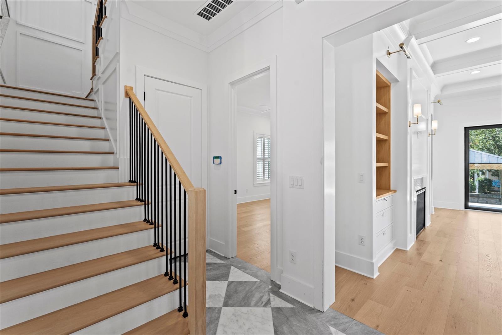690 Geneva Pl