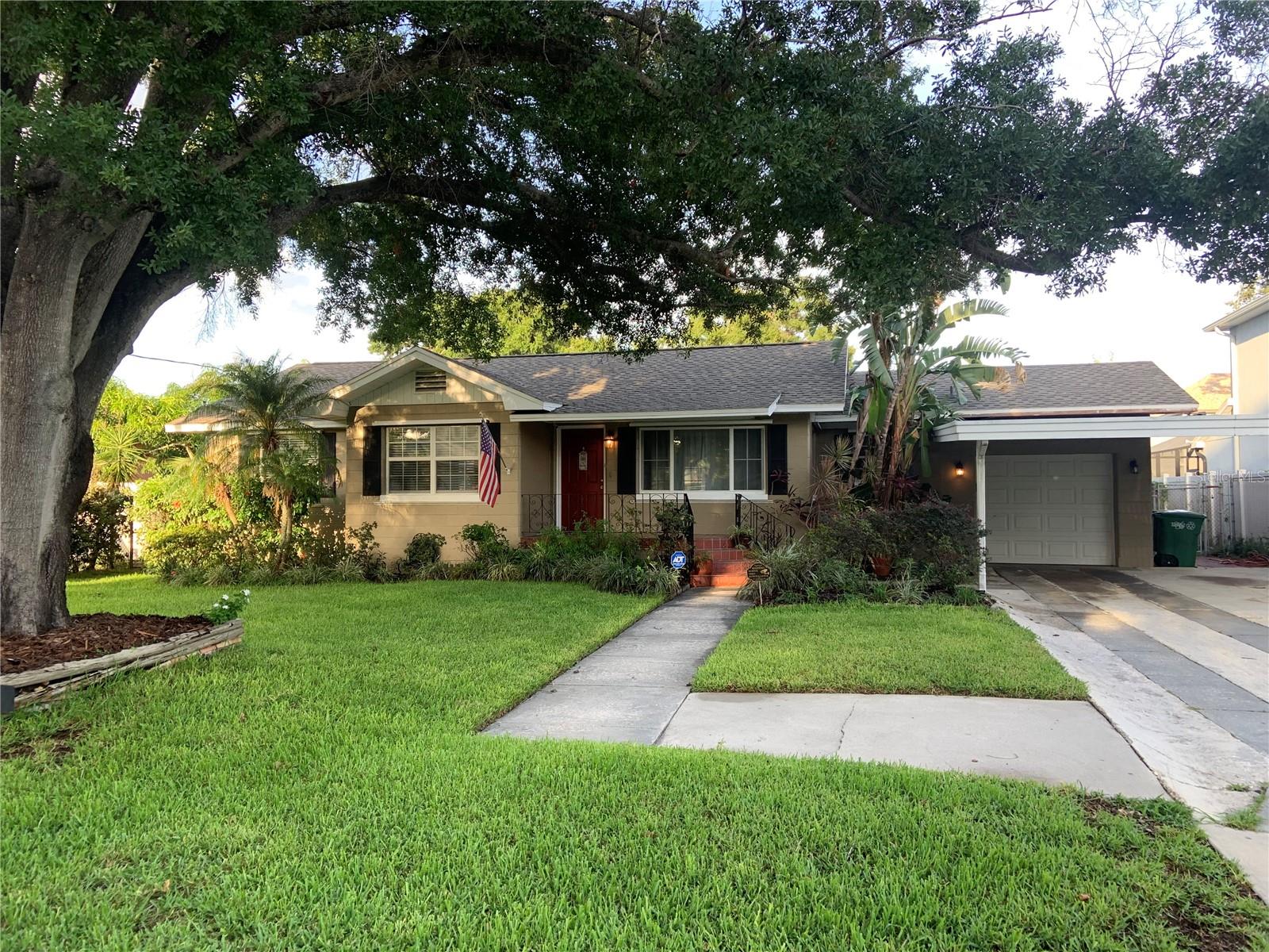 311 N Gomez Ave