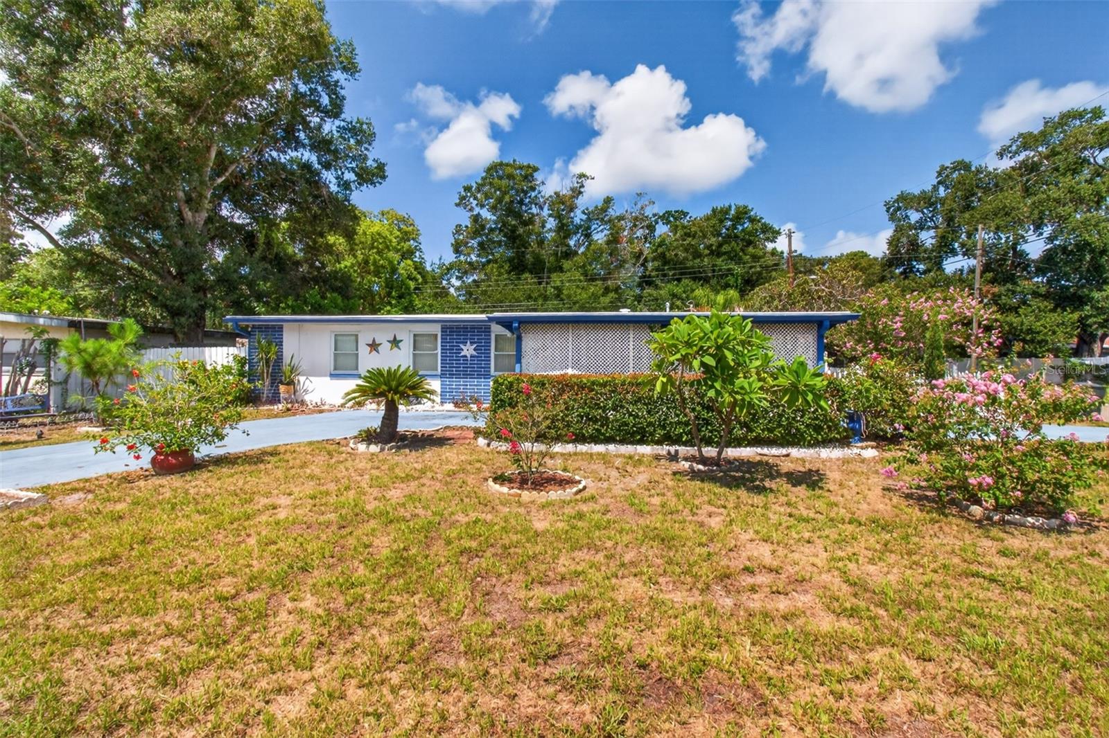 568 Manor Dr