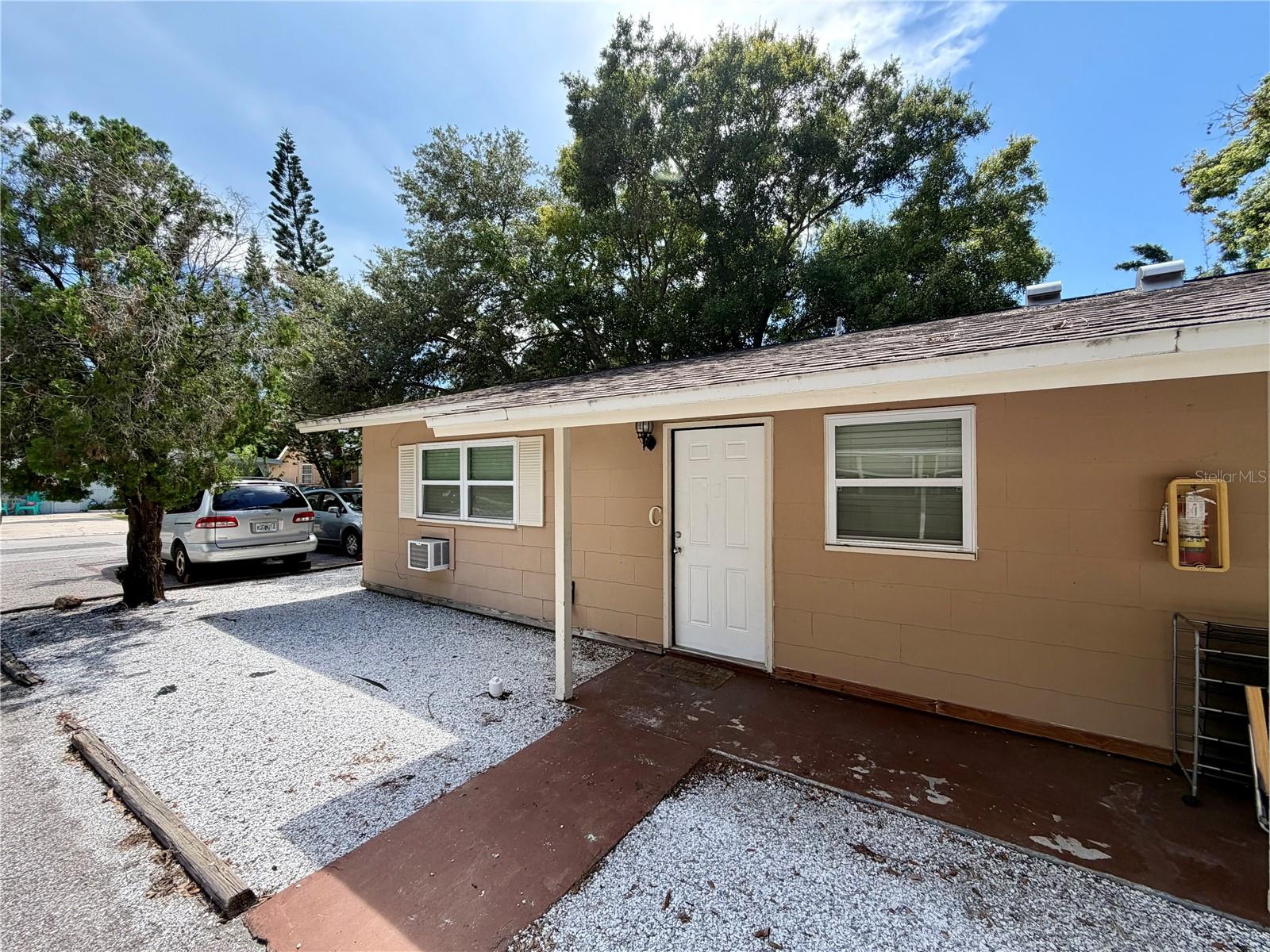 908 Beverly Ave #C