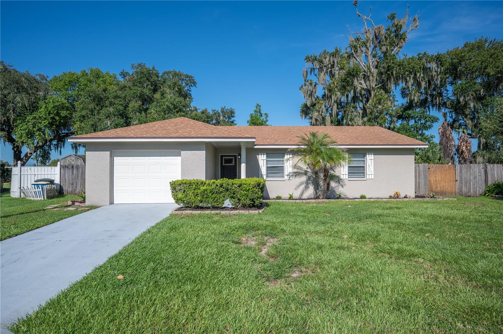 1895 W Oakwood Loop