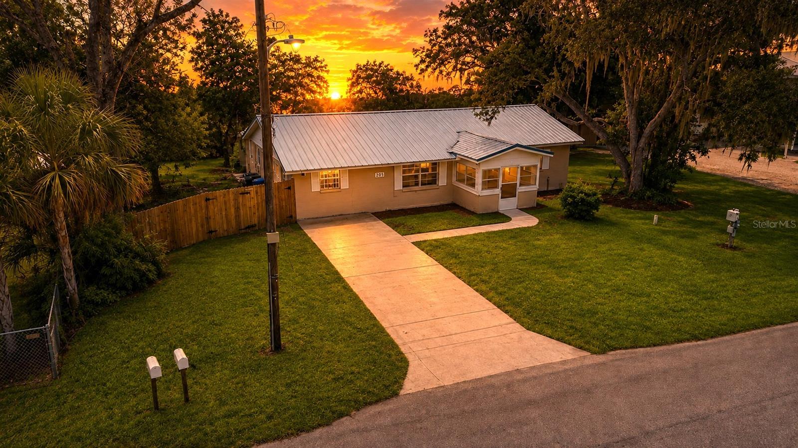 205 2nd Ave SE