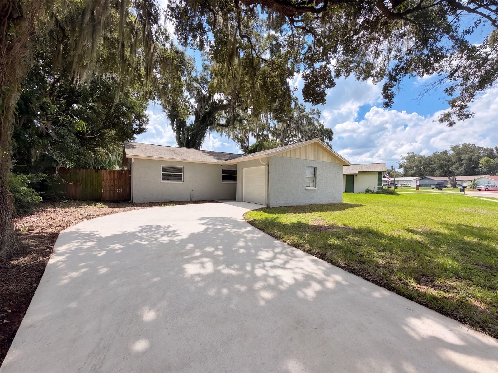 121 Inwood Cir