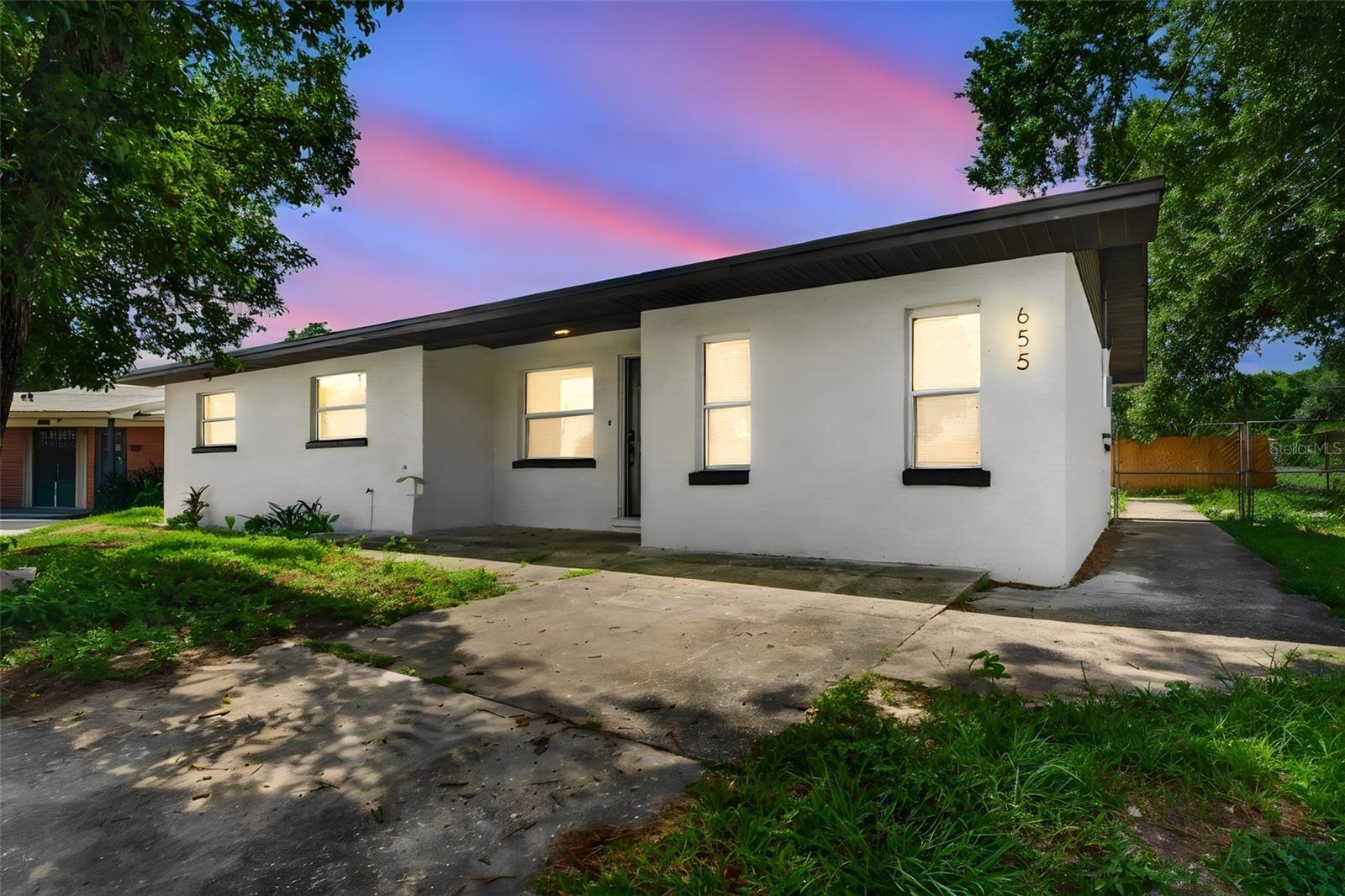 655 Travis CT
