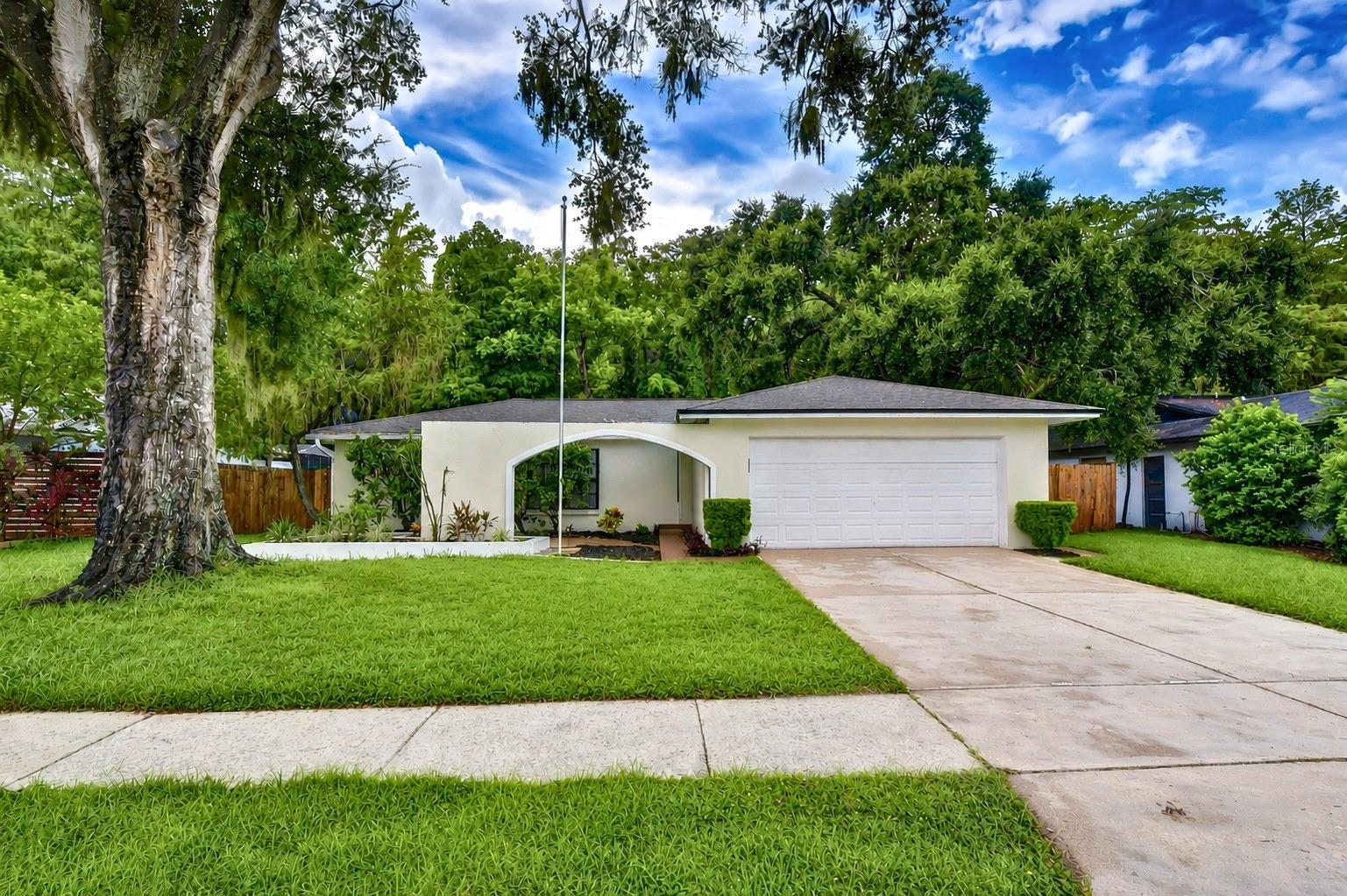 16122 Oakmanor Dr