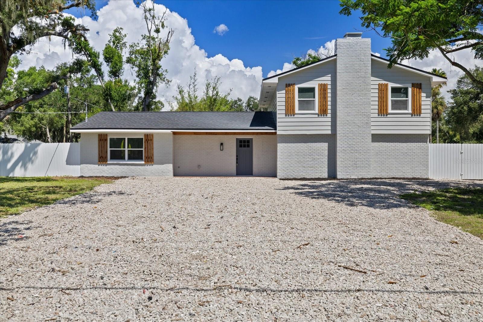 11002 Riverview Dr
