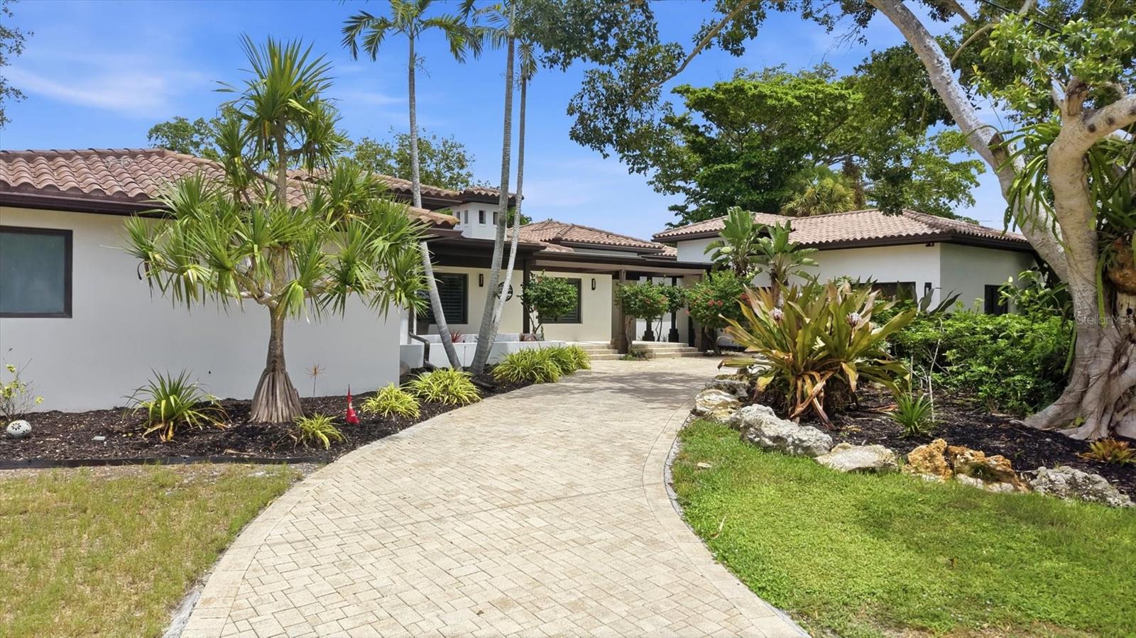 829 Idlewild Way