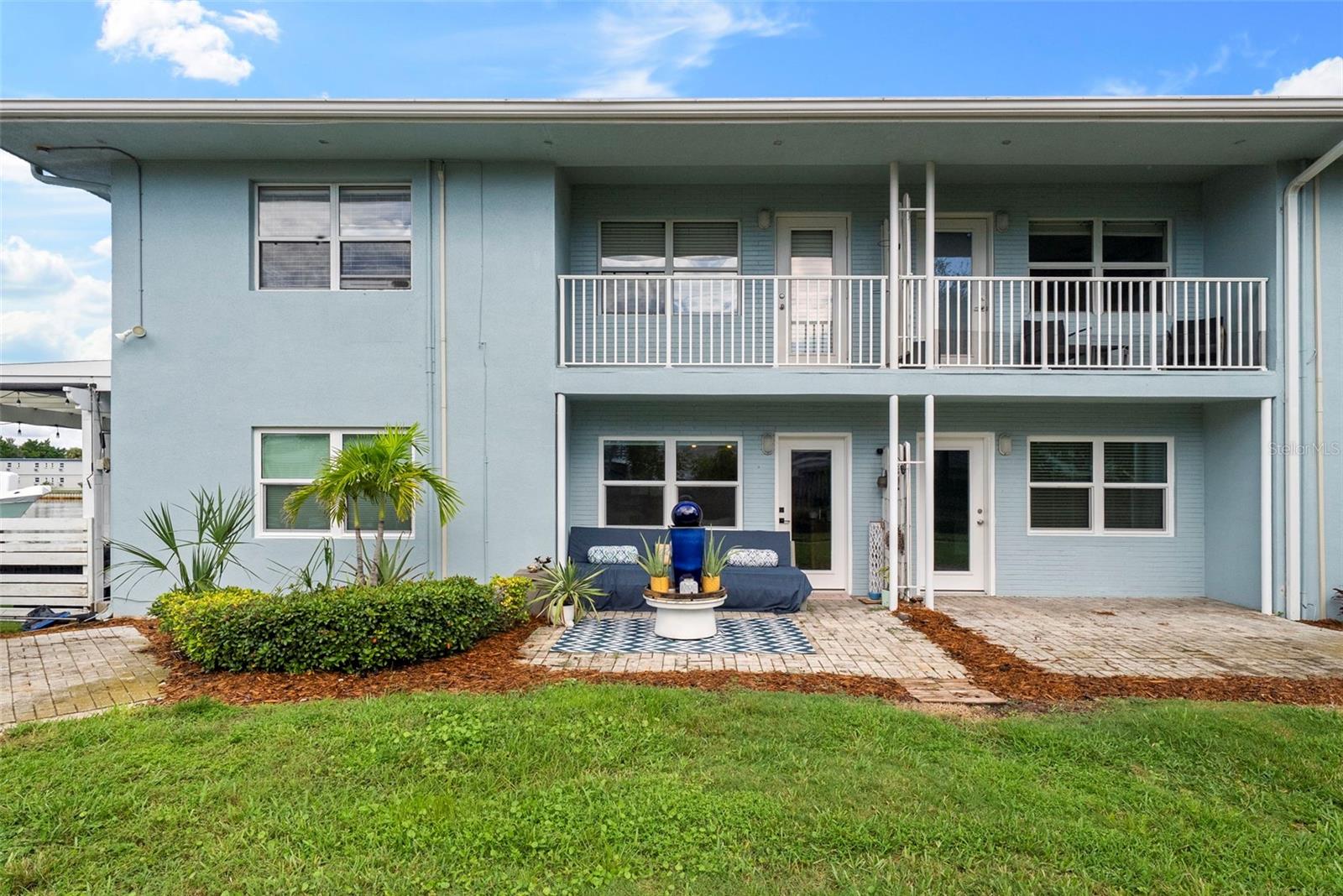 300 Venetian Dr #1