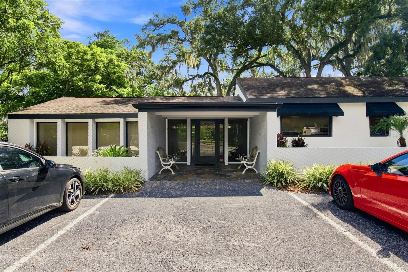 223 Lithia Pinecrest Rd