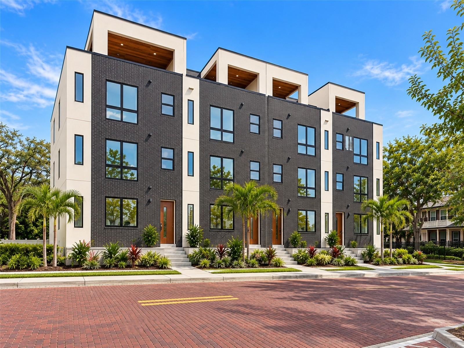 2121 N Ola Ave