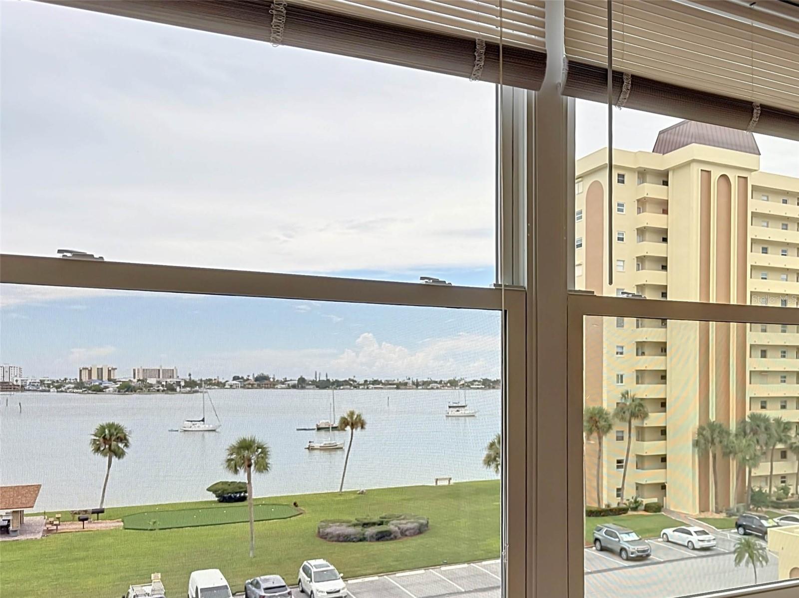 4550 Cove Cir #502