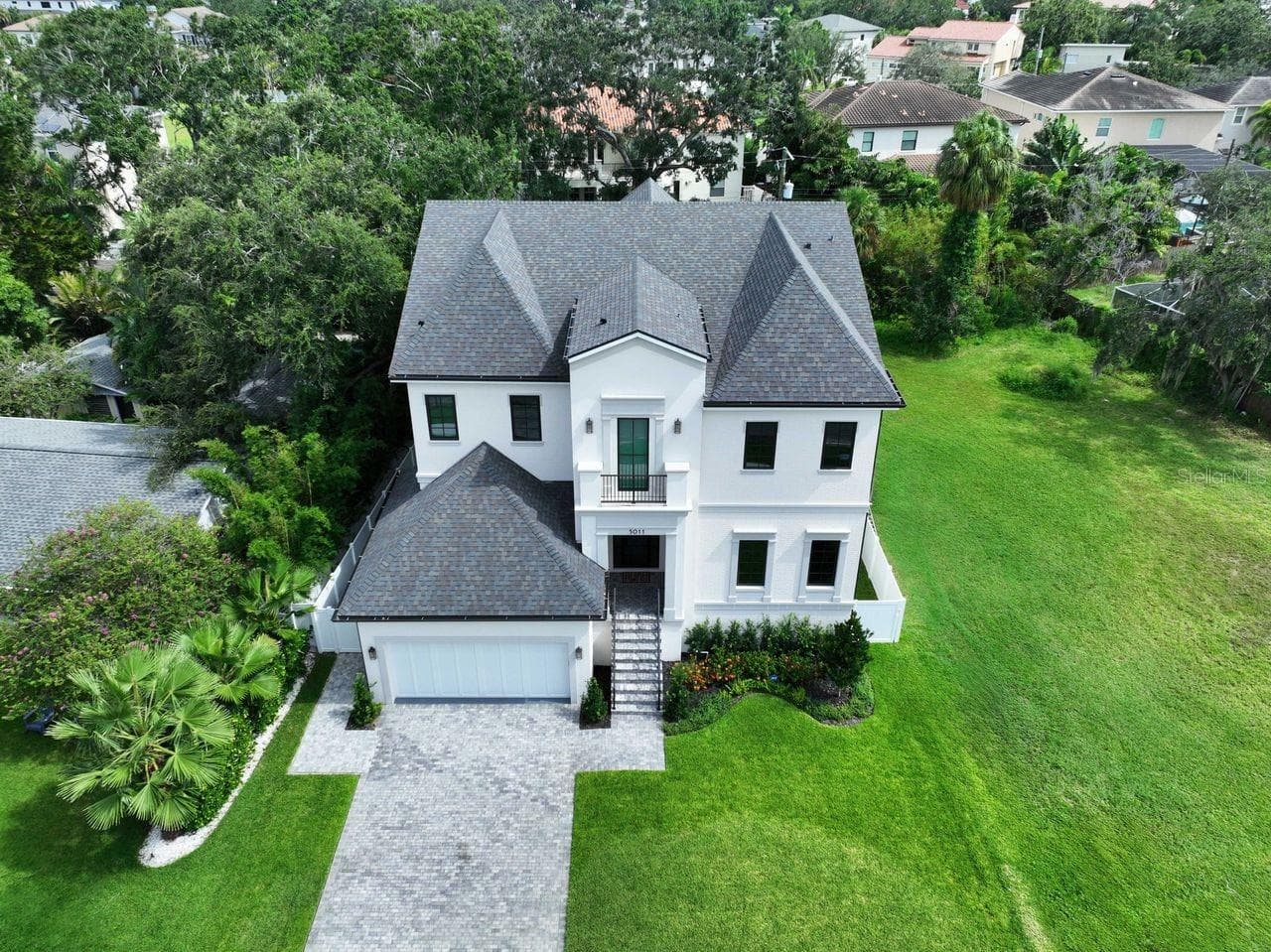 5011 W Dickens Ave