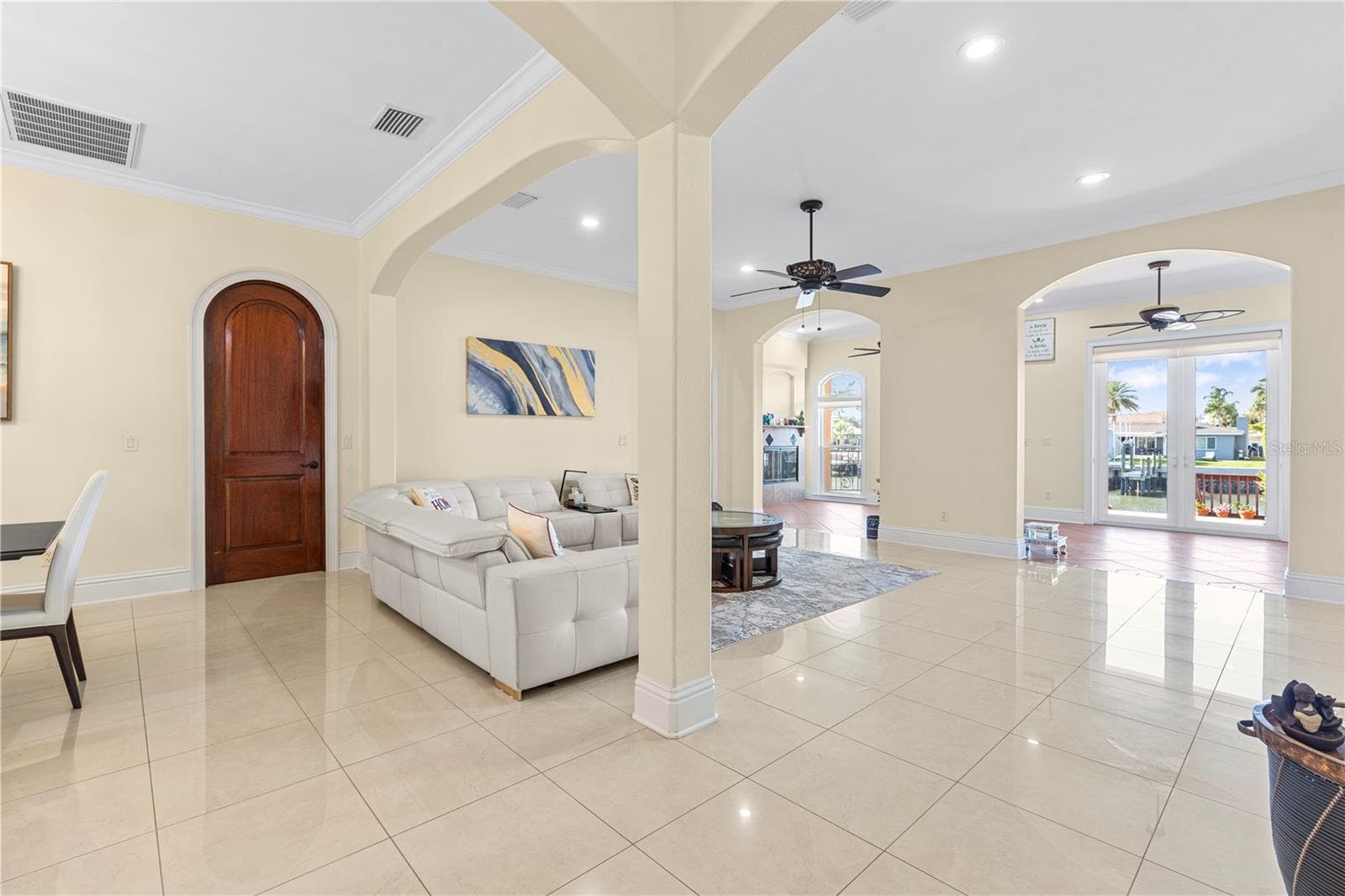 3952 Versailles Dr