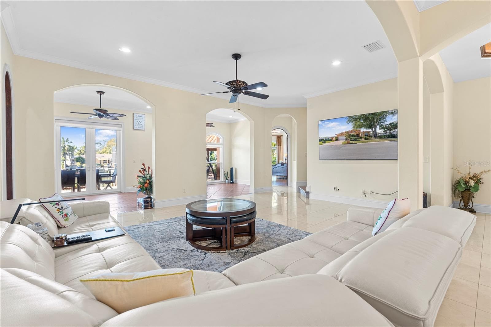 3952 Versailles Dr
