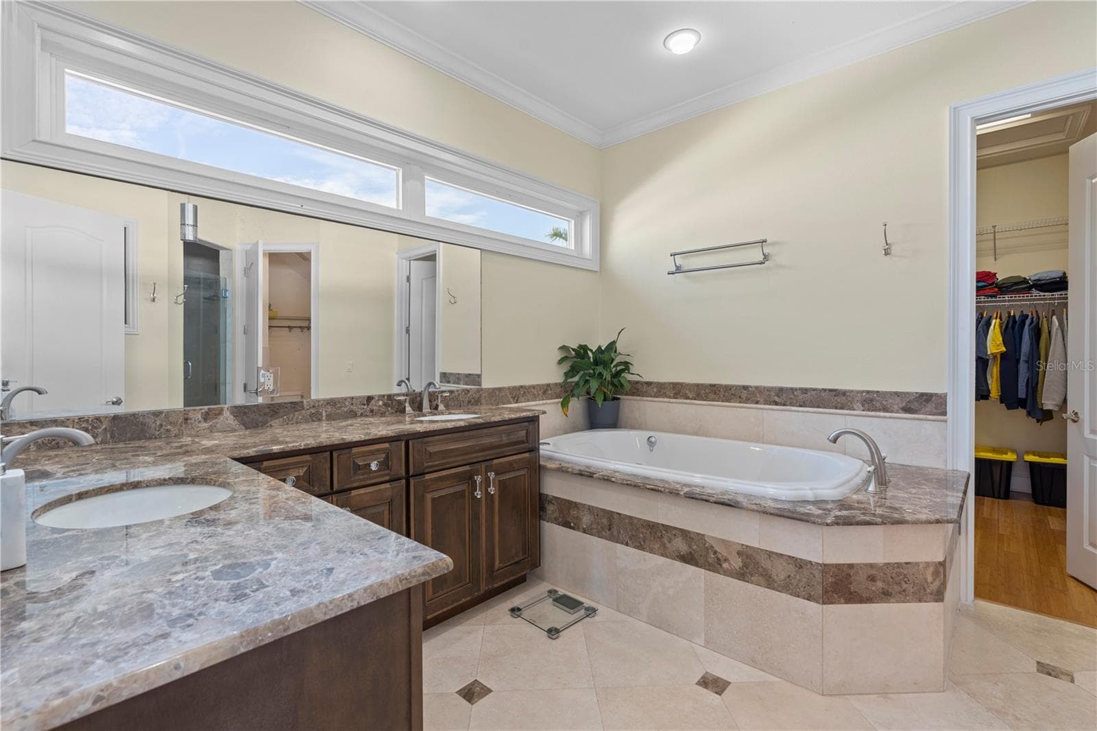 3952 Versailles Dr