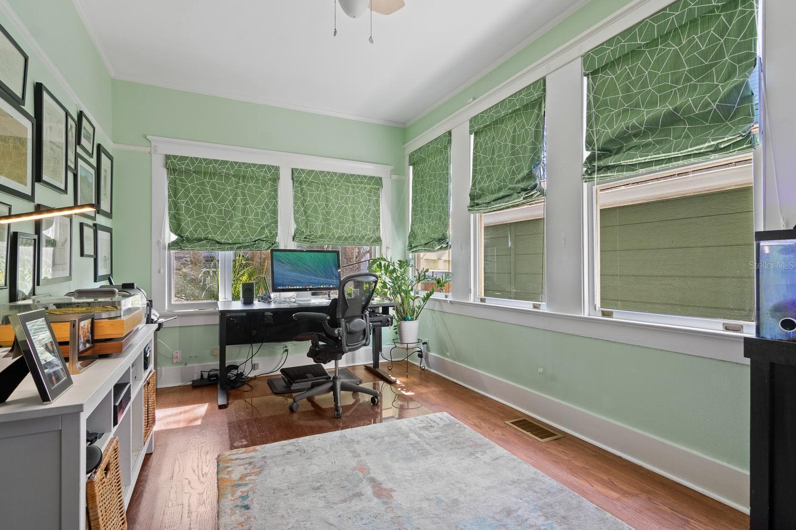 1027 S Dakota Ave