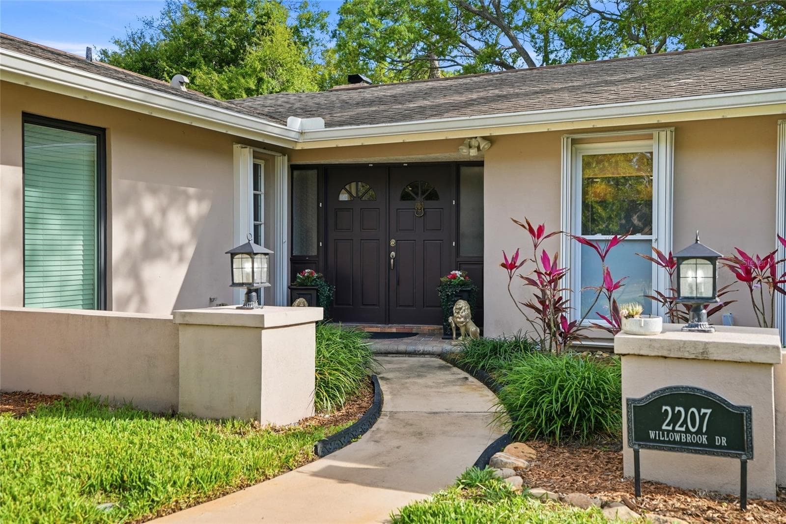 2207 Willowbrook Dr