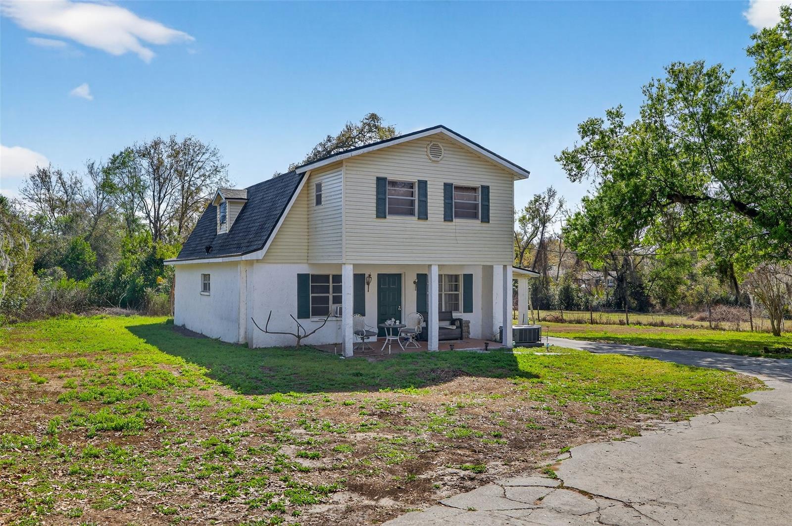 902 Two Houses Ln