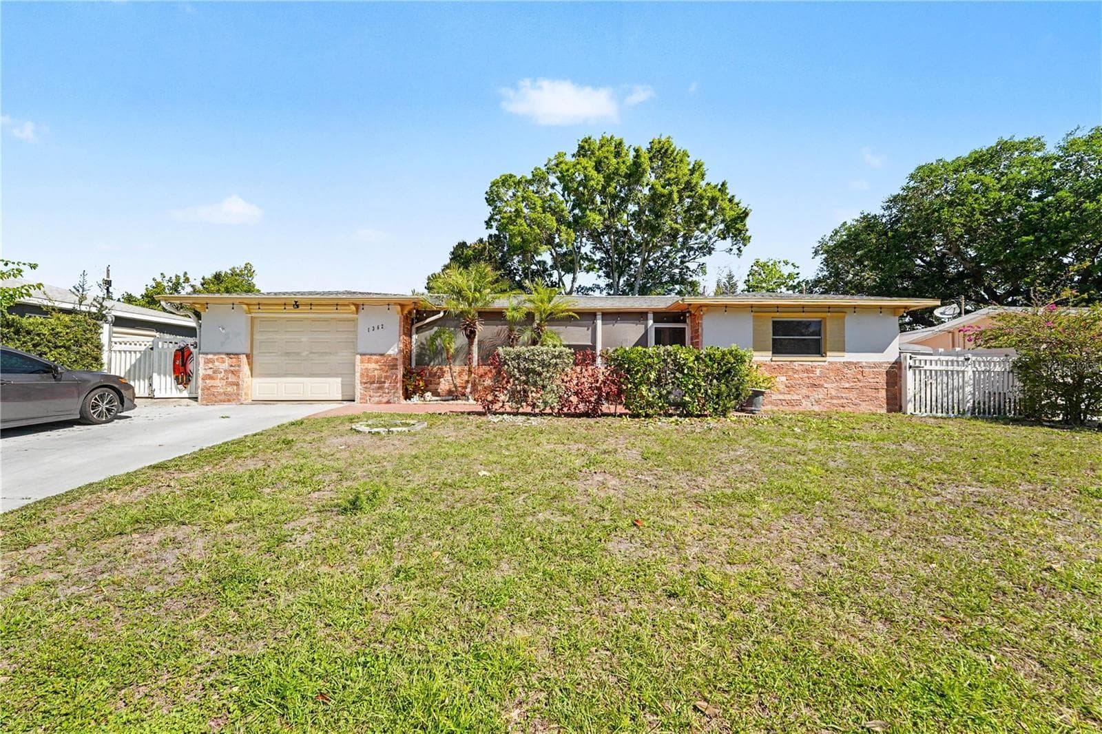 1362 Stratford Dr