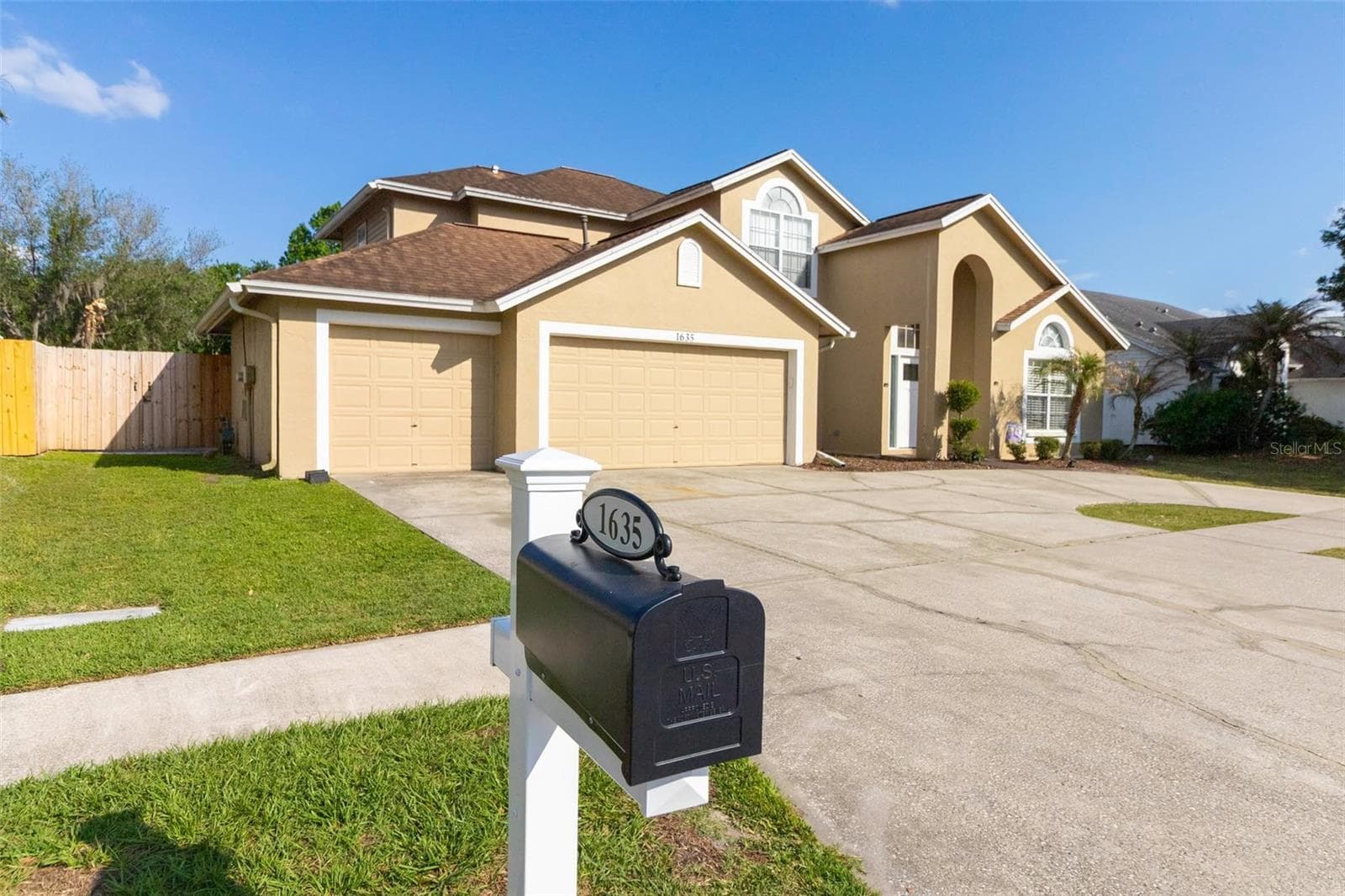 1635 Ledgestone Dr
