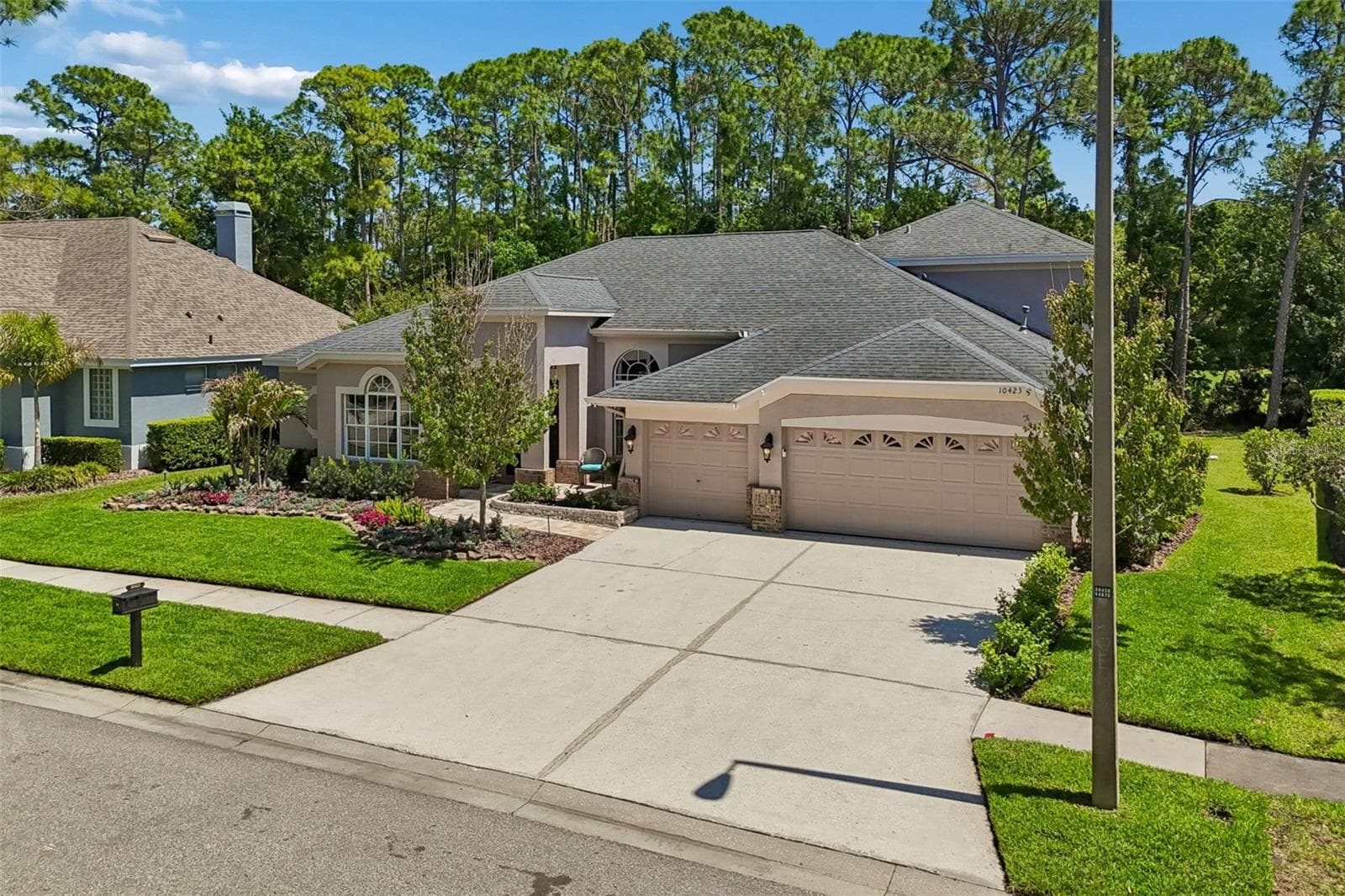 10423 Greenhedges Dr