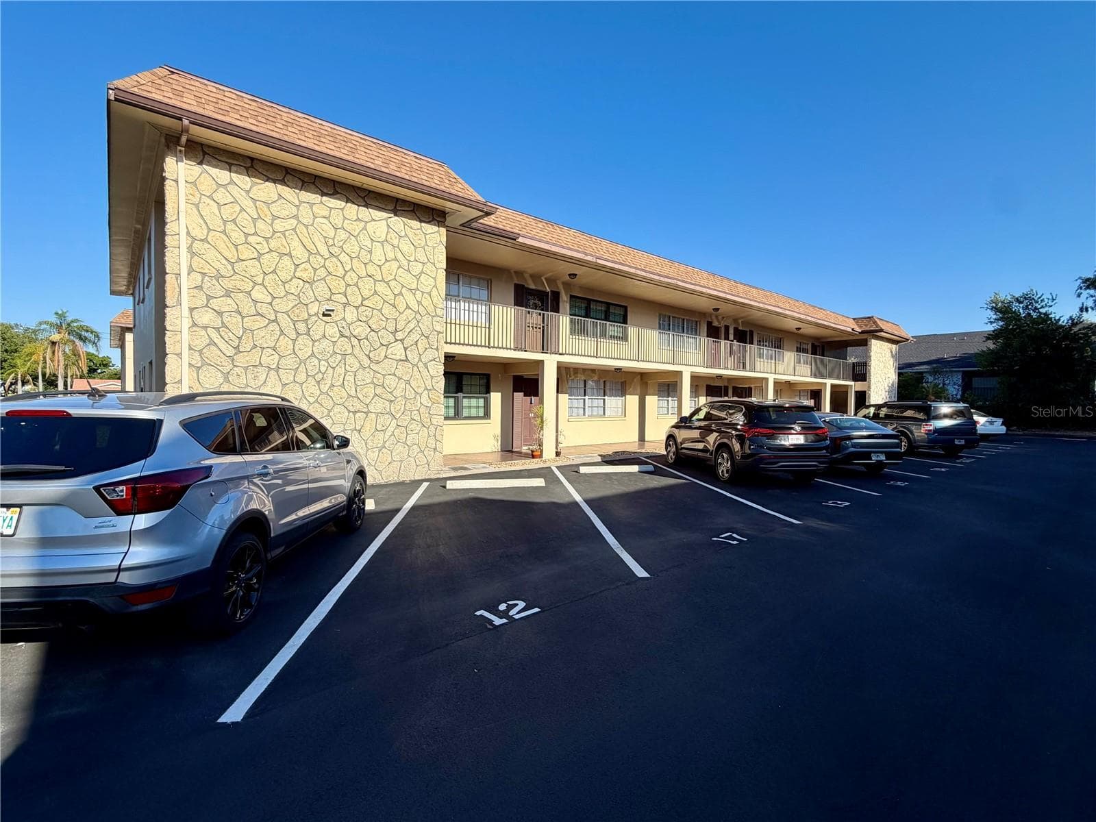 1320 Moreland Dr #12
