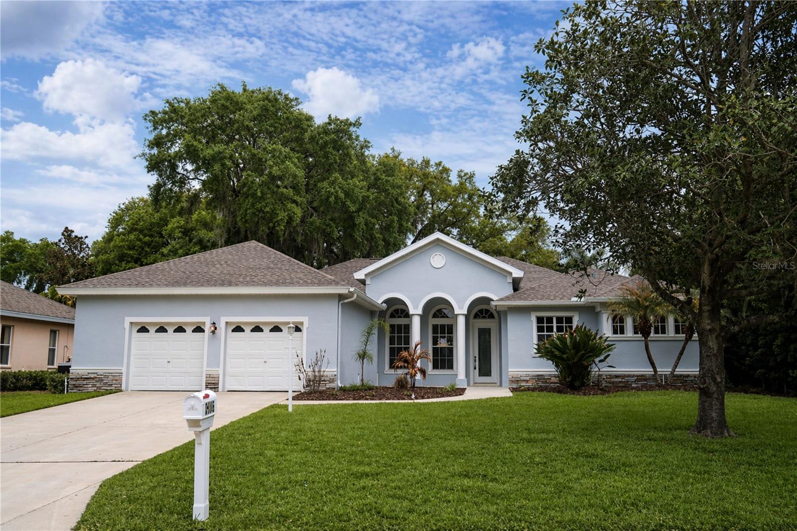 2906 Sutton Oaks CT