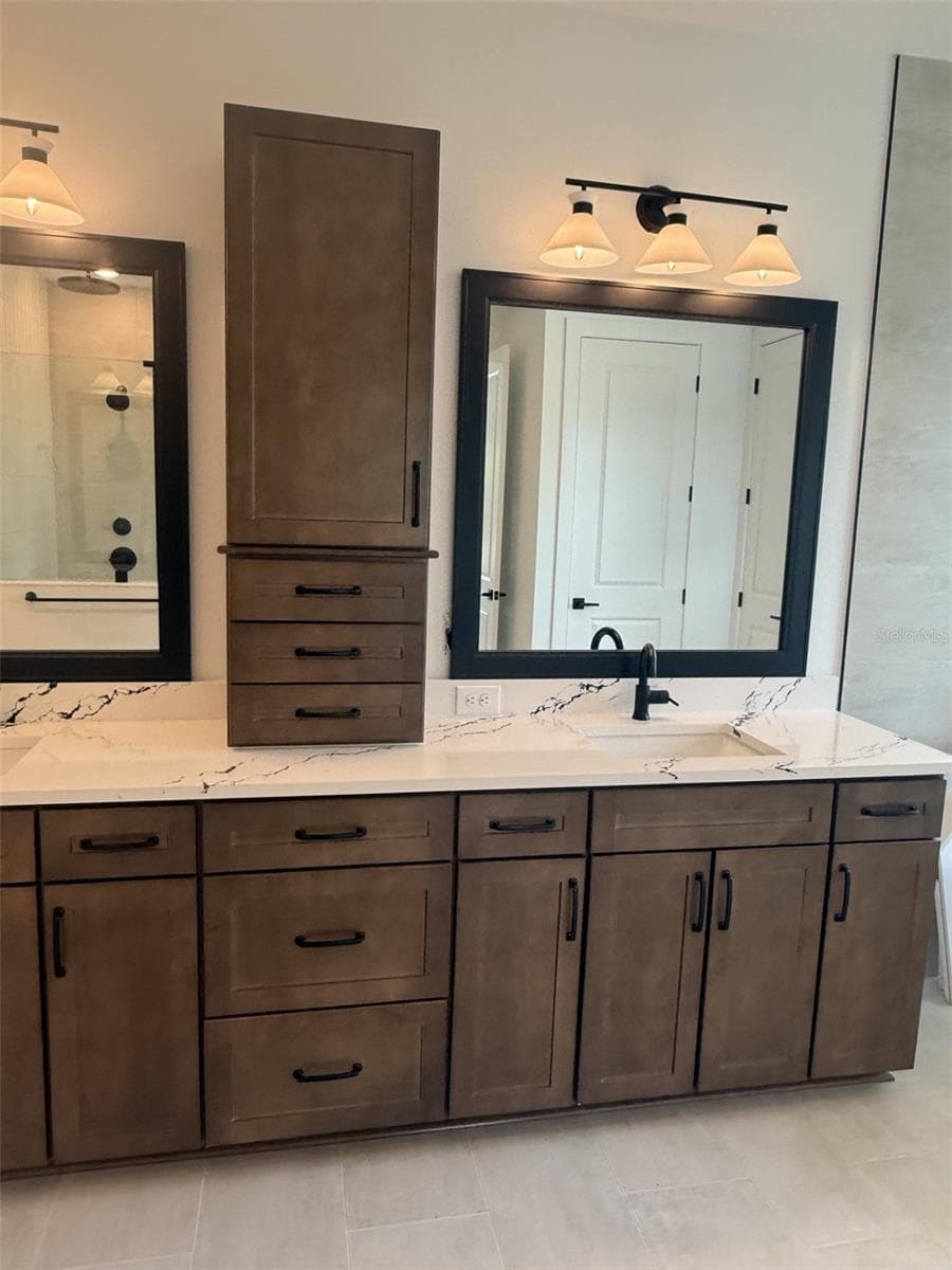 3601 E Tampa Cir