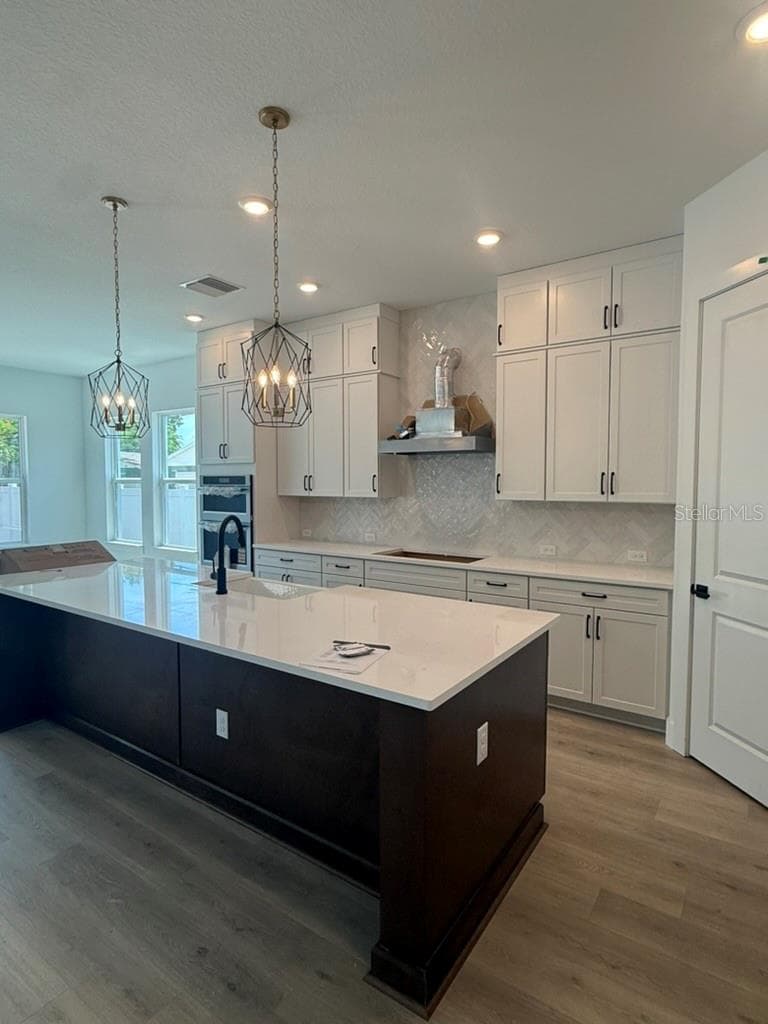 3601 E Tampa Cir